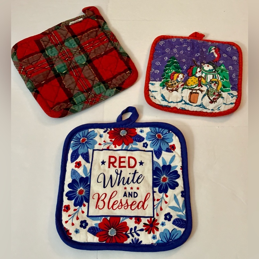 Holiday Kitchen Potholder Bundle - Christmas & 4th of July Themes, Cute, Handy